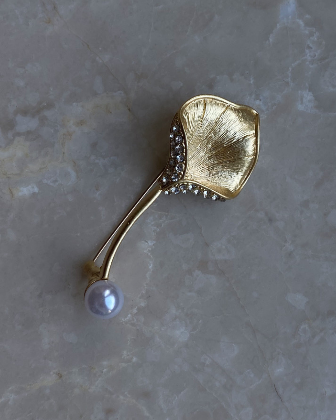 Gold İncili Yaprak Broş