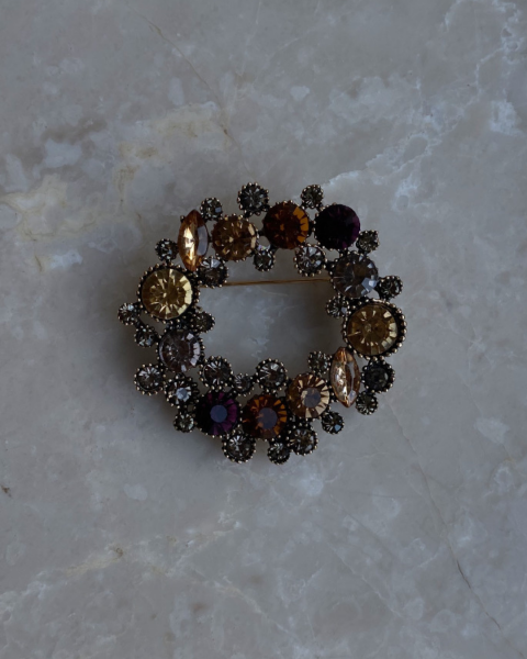 Kahve Taşlı Çelenk Broş