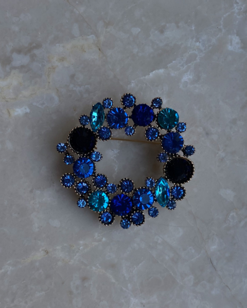 Mavi Taşlı Çelenk Broş