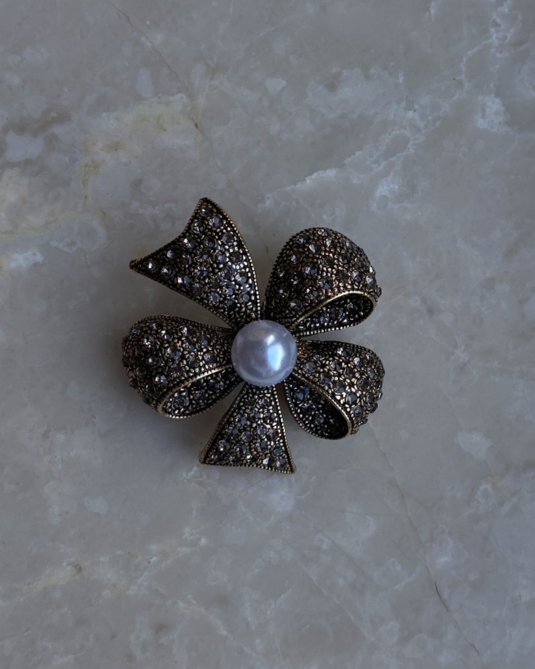 İncili Taşlı Çiçek Broş