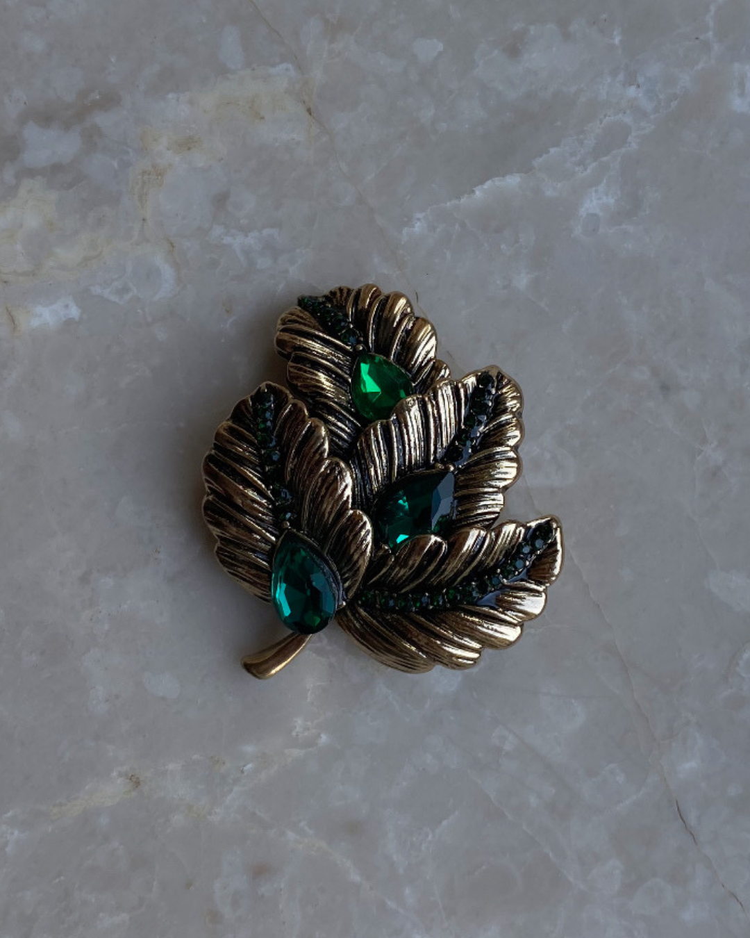 Yeşil Taşlı Yaprak Broş