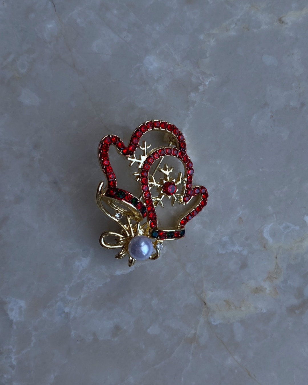 Yeni Yıl Taşlı İncili Eldiven Broş