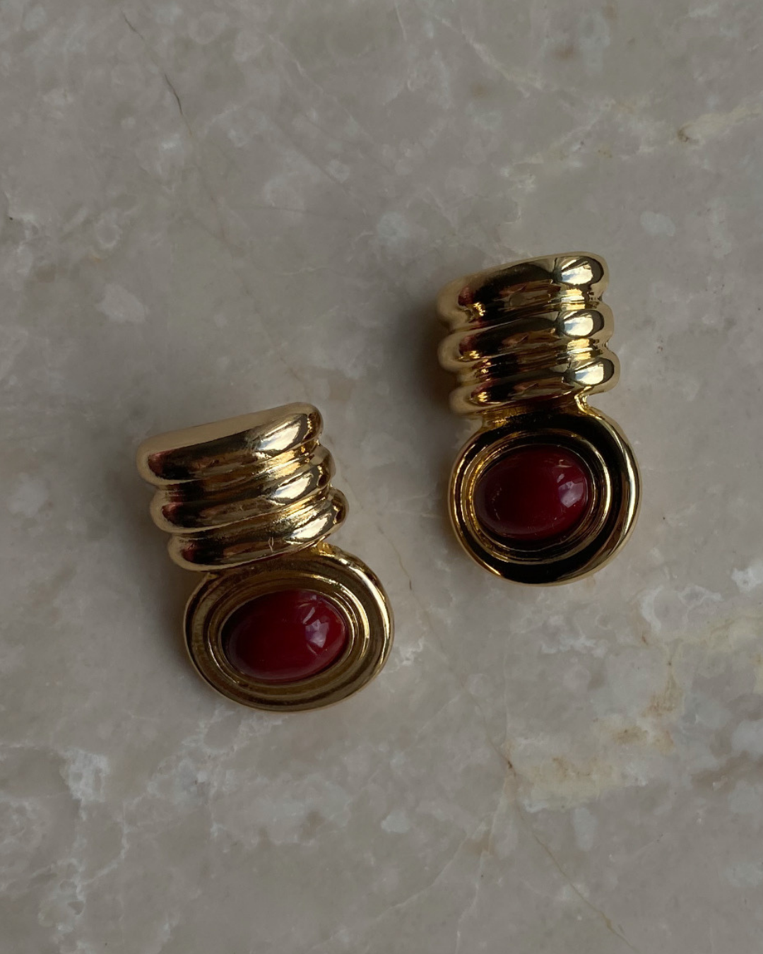 Marka Model Bordo Detaylı Küpe