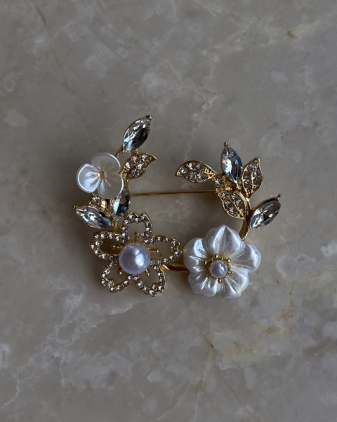 İncili Çiçekli Broş